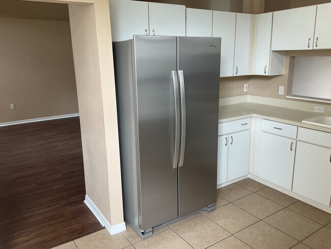 Building Photo - 10355 Little Econ St