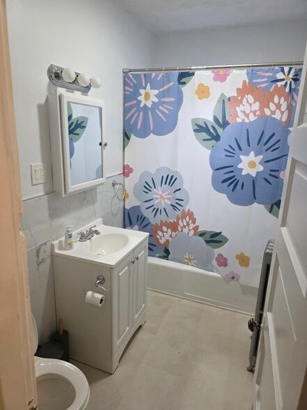 Building Photo - 64 Topliff St