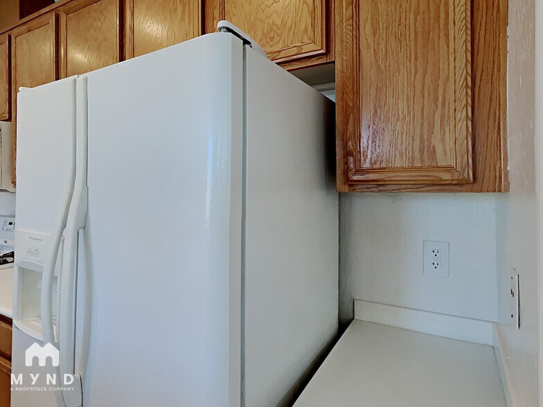 Building Photo - 495 Westminster Hall Ave