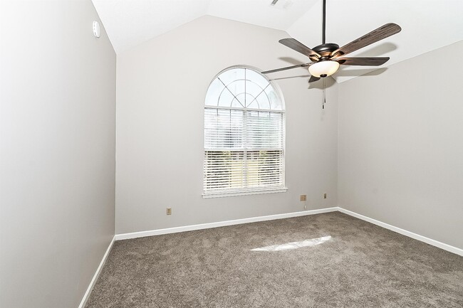 Building Photo - 8672 Overcup Oaks Dr