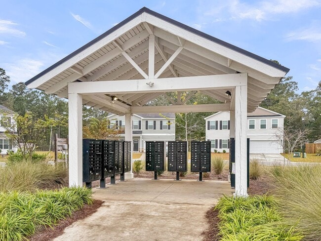 Building Photo - Quiet Comfort Near Cane Bay