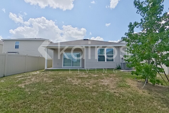 Building Photo - 8585 SW 44th Ct