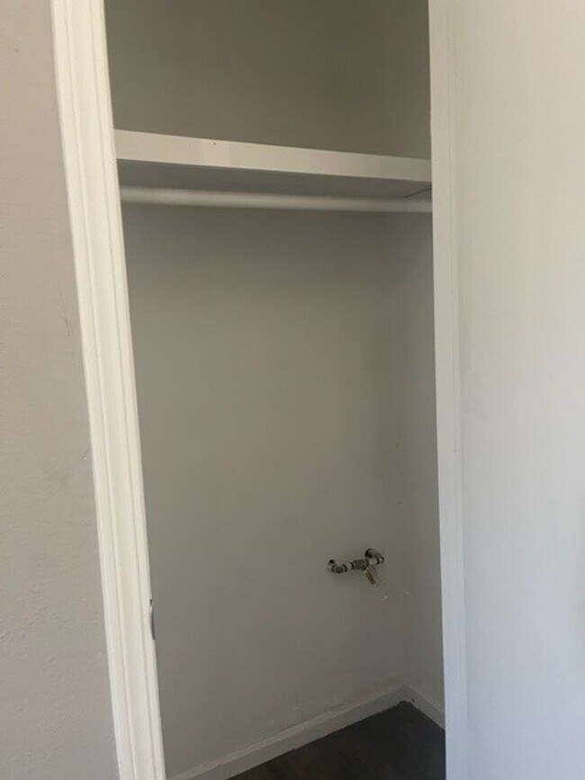 Building Photo - 3330 S Euclid St