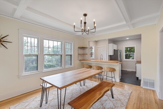 Building Photo - 3 Bedroom; 2 Bathroom near Hanscom Park!