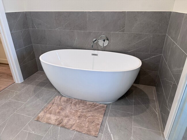 Building Photo - 131 Eastwood St