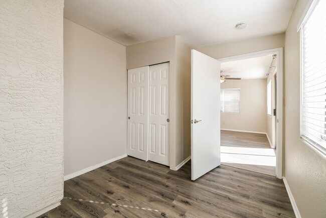 Building Photo - 3869 W Elgin St