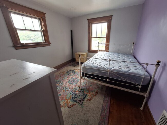 Building Photo - 109 Daniels St