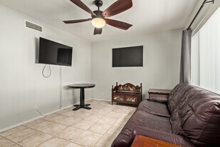 Building Photo - 115 W 10th St