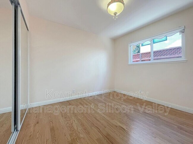 Building Photo - 2261 Plummer Ave