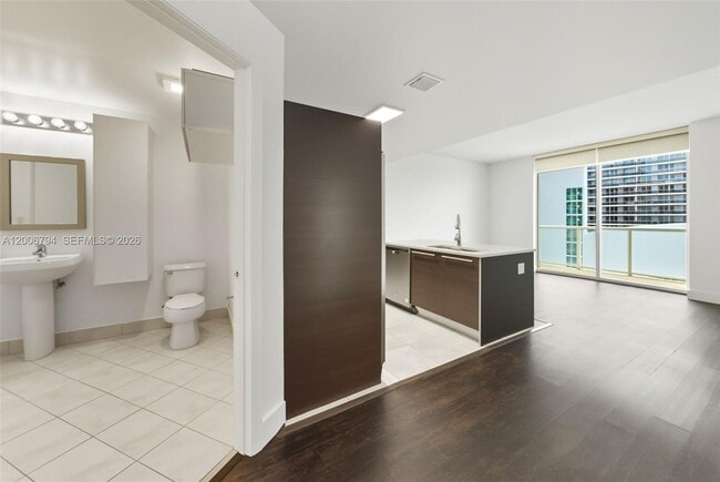 Building Photo - 1900 N Bayshore Dr