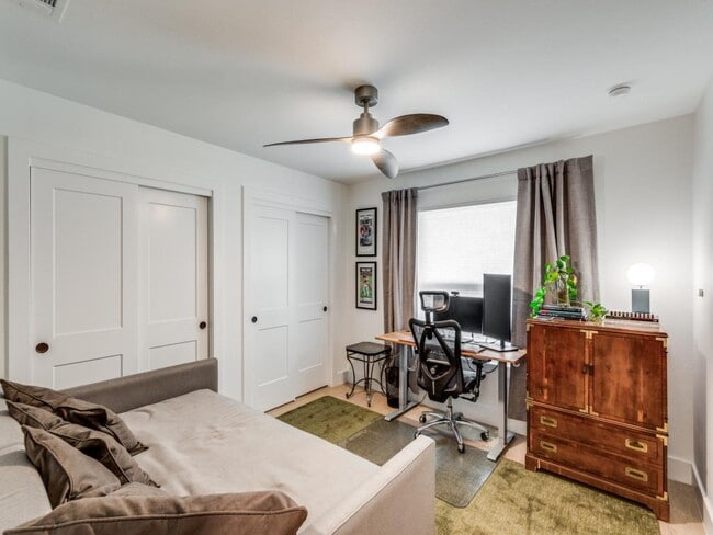 Building Photo - 2209 Fair Oaks Dr