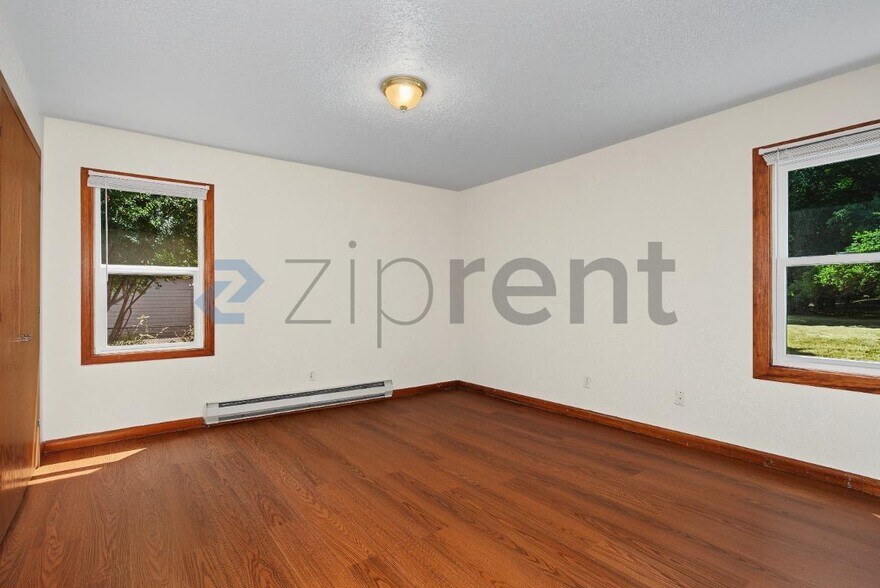 Building Photo - Unit