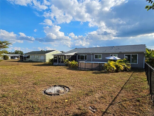 Building Photo - 2657 Roxbury Cir