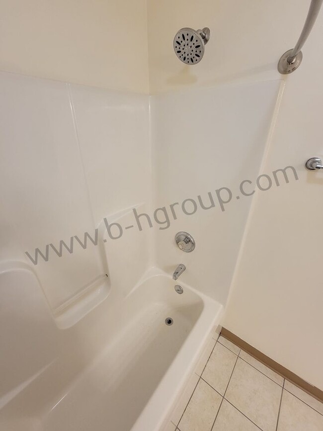 Building Photo - 8760 Sheridan Rd