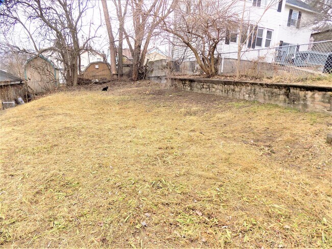 Building Photo - 154 S Sumner Ave