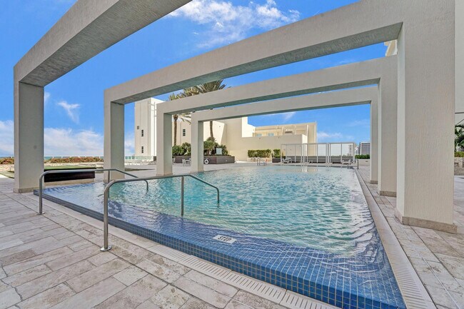 Building Photo - 101 S Fort Lauderdale Beach Blvd