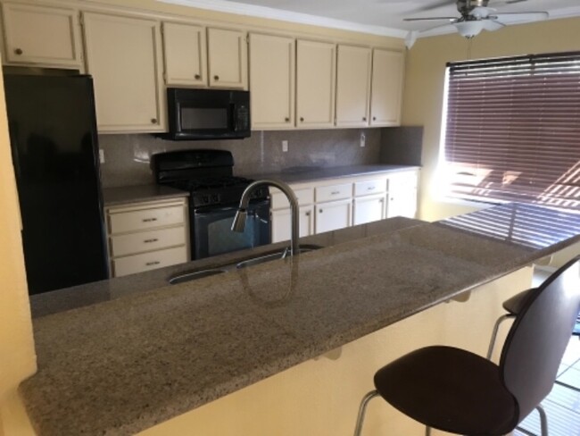 Building Photo - 4965 Parkgreen Cir