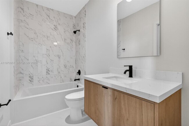 Building Photo - 529 NE 61st St