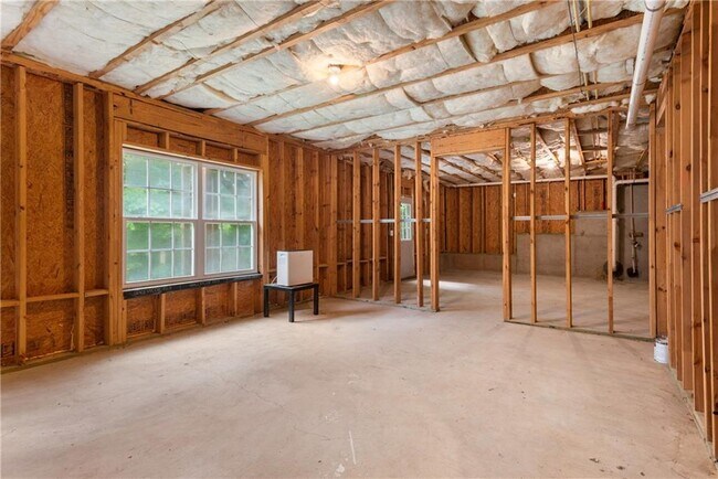 Building Photo - 5325 Plymouth Pl