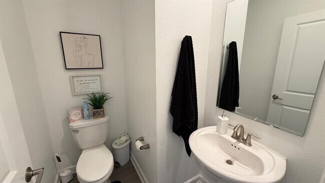 Building Photo - 11200 Listening Dr