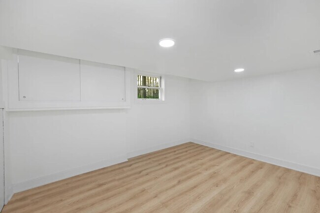 Building Photo - 2735 N Mozart St