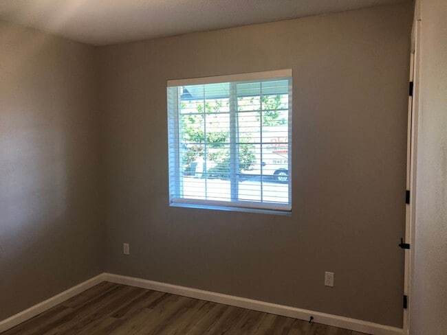 Building Photo - Updated 3 bedroom 2 bath house in Veneta!