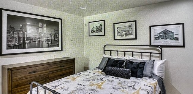 Building Photo - 2105 Via Venado St