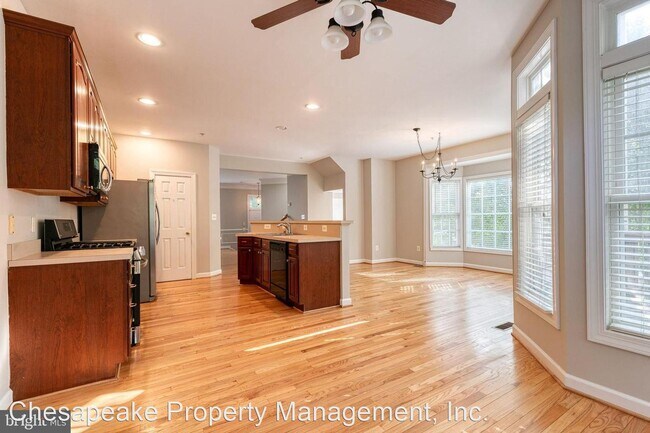 Building Photo - 3 br, 3.5 bath House - 10801 Wadsworth Road