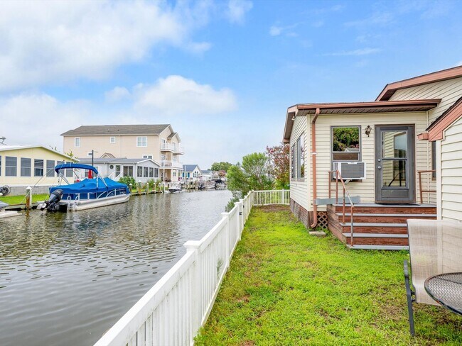 Building Photo - 36999 Blue Bill Dr
