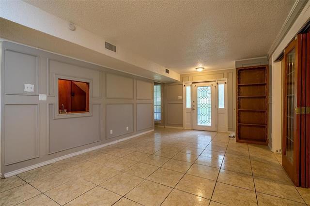 Building Photo - 4212 Village Green Dr