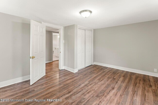 Building Photo - 292 Middle Rd