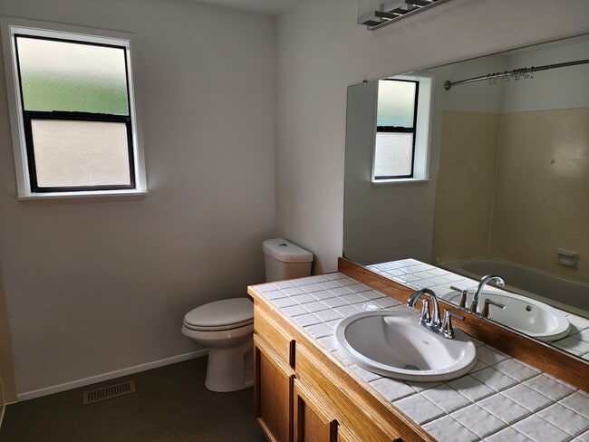 Building Photo - 4227 212th Ave NE