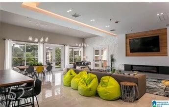 Building Photo - 210 15th St E