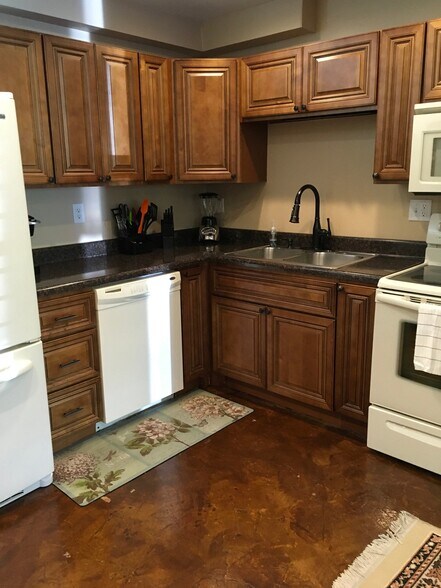 Building Photo - 3908 Old Jonesboro Rd