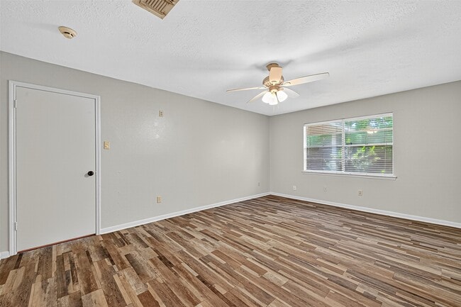 Building Photo - 3303 Palm Desert Ln