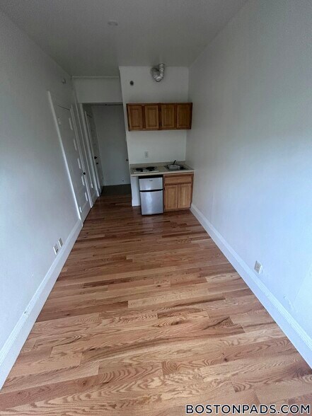 Building Photo - 1077 Beacon St