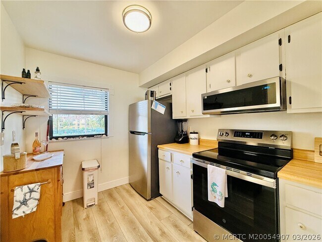 Building Photo - 7410 S Ocean Dr