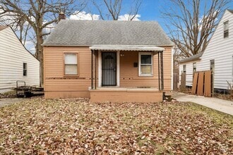 Building Photo - $1095 3 bedroom bungalow