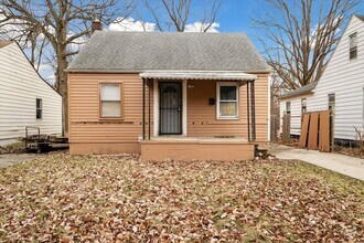 Building Photo - $1200 3 bedroom bungalow