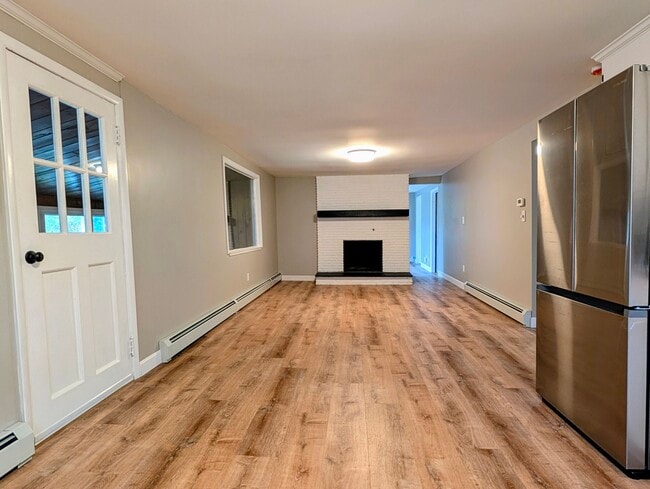 Building Photo - 2529 Main St