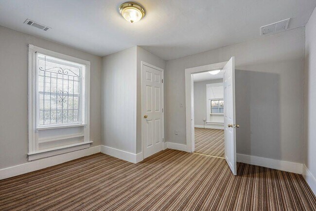 Building Photo - 184 Dahlia Ave NW