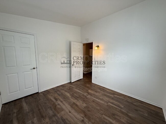 Building Photo - 1004 E Cornell Rd