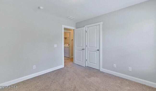 Building Photo - 309 Cockle Ln