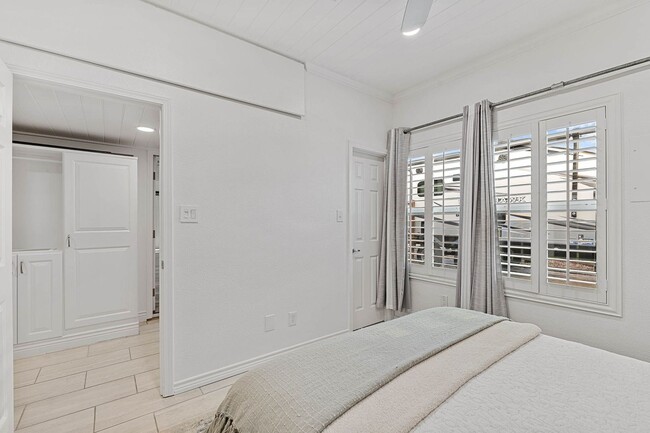 Building Photo - Charming 1BR plus bonus room, 2 full bath ...