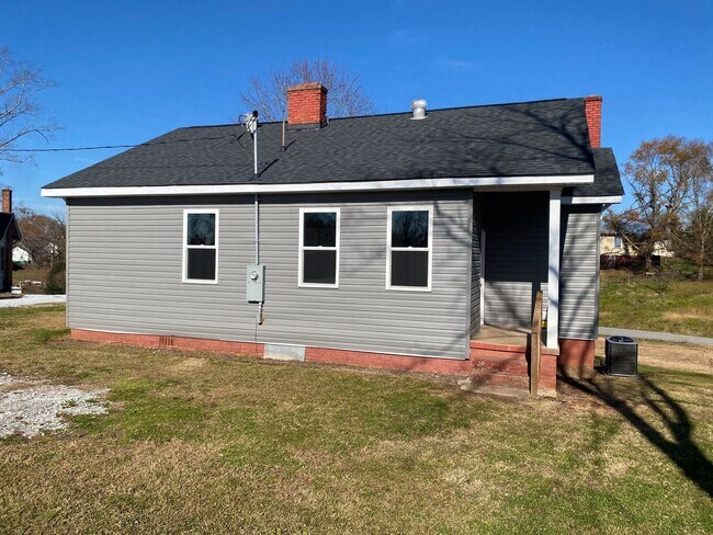 Building Photo - 3 bed/ 2 bath house in Seneca
