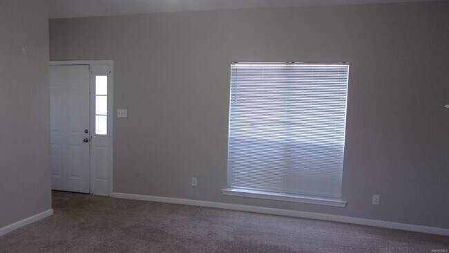 Building Photo - 826 Bluegrass Dr