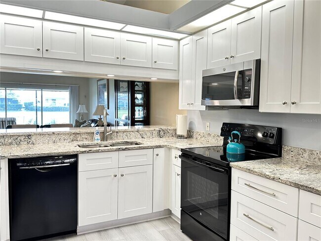 Building Photo - 5906 Doral Dr