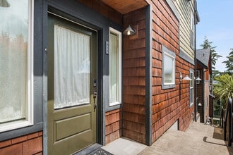 Building Photo - 213 26th Ave E