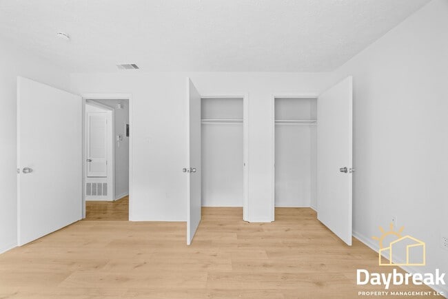 Building Photo - 10913 Queen Ann Ct
