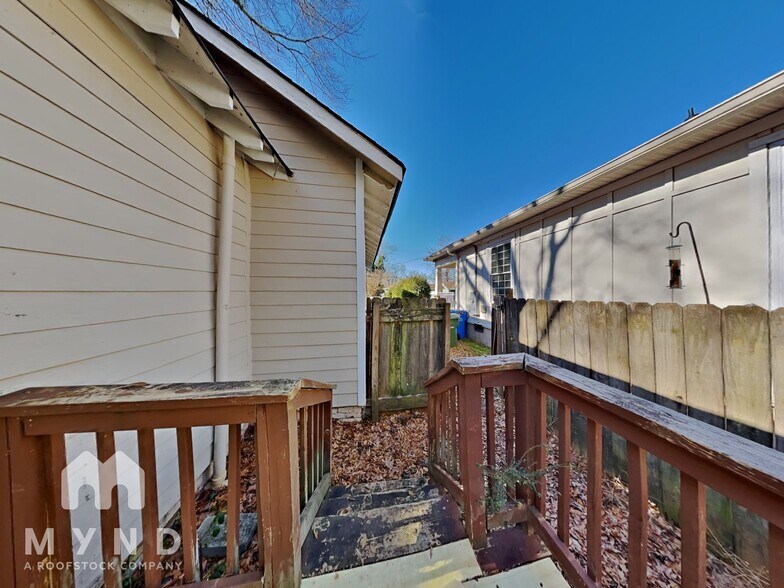 Building Photo - 1708 Evans Dr SW